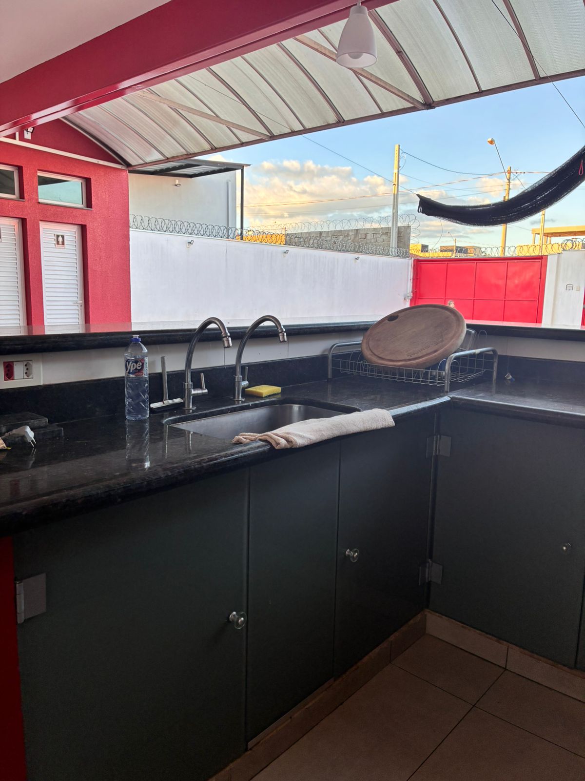 Área de apoio com pia